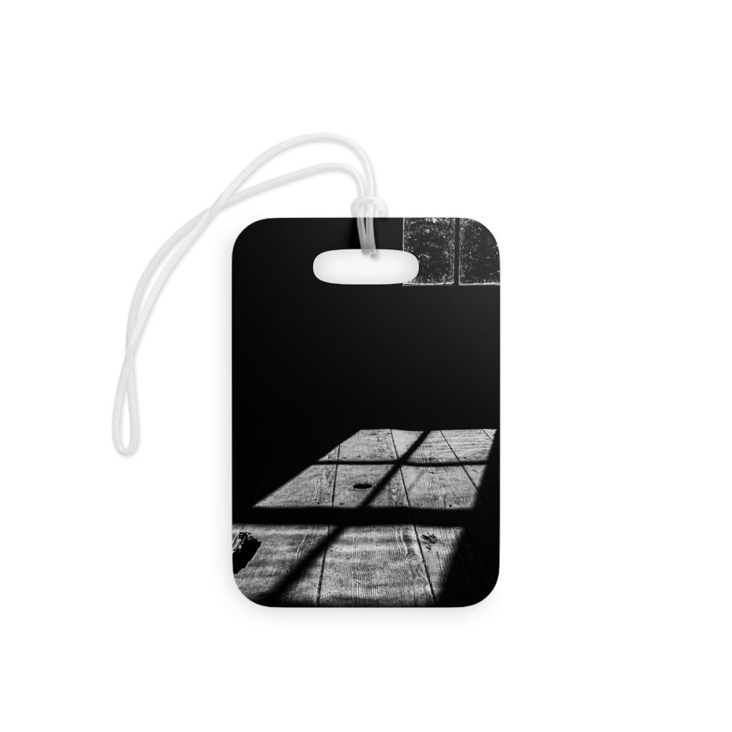 cabin window bag tag front view